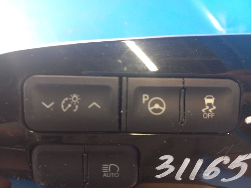 8401047310 | Блок кнопок торпедо TOYOTA PRIUS 16-