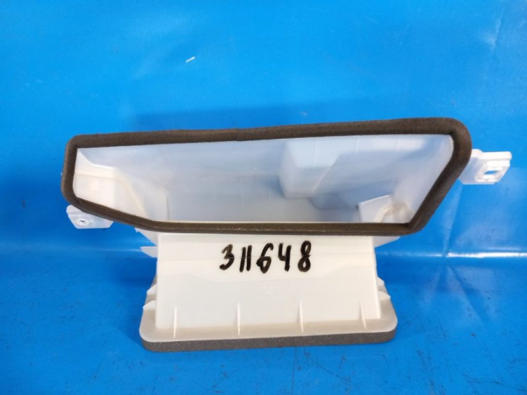 8722047040 | Воздуховод салона TOYOTA PRIUS 16-