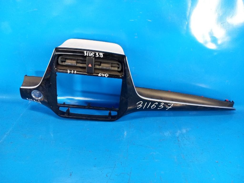 5540547130B0 | Накладка торпедо под магнитолу TOYOTA PRIUS 16-