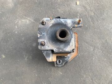 Кронштейн підсилювача переднього бампера лів. NISSAN SENTRA B17 12-21