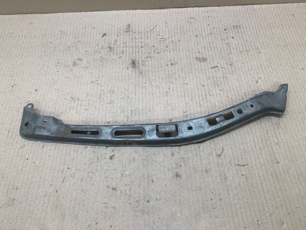 52134-50010 | Кронштейн крепления фары лев. LEXUS LS430 00-06