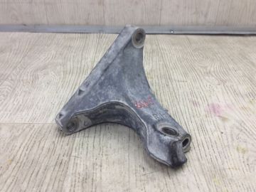 Кронштейн КПП прав. SUBARU LEGACY 09-15 BM