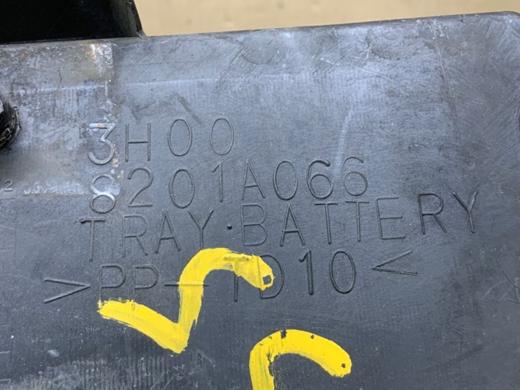 8201A066 | Полиця акумулятора MITSUBISHI OUTLANDER XL 05-13 - Фото 3