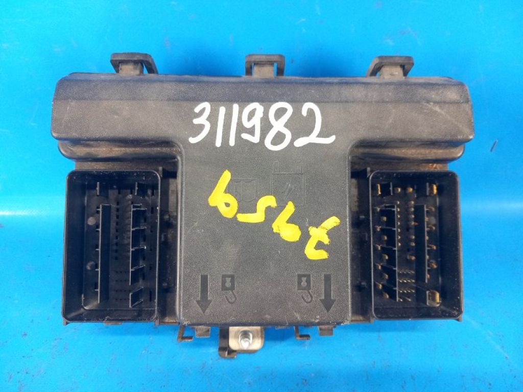 DG9Z-14A068-W | Блок предохранителей моторный отсек FORD FUSION 14-