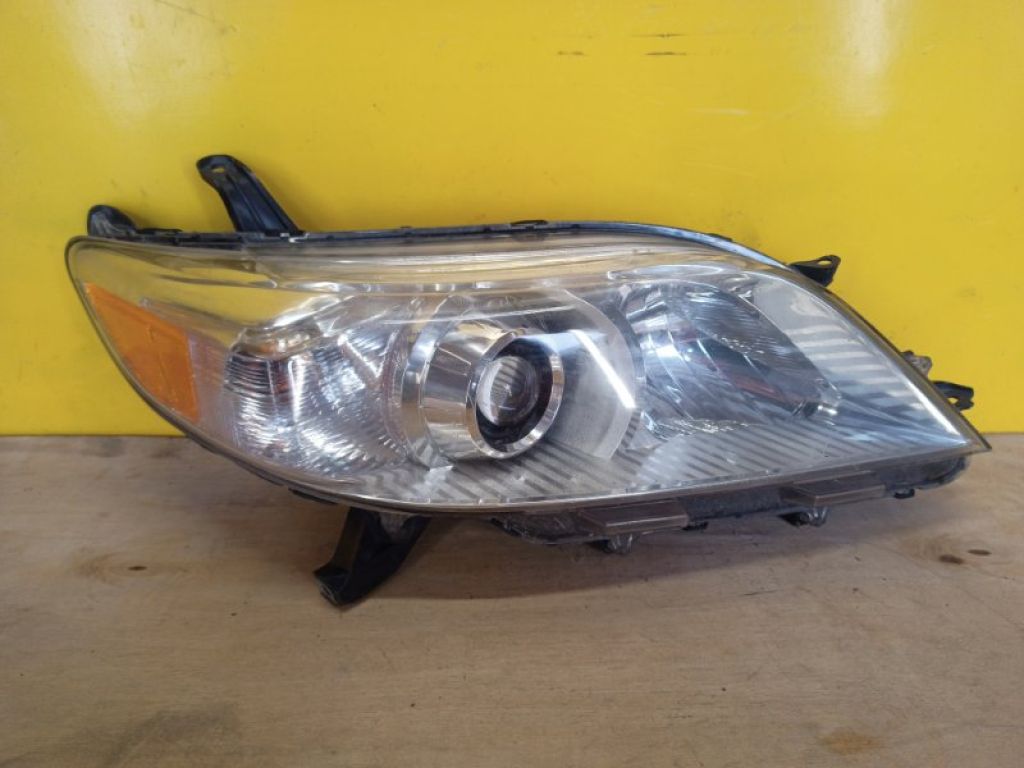 81110-08030 | Фара прав. TOYOTA SIENNA 11-16