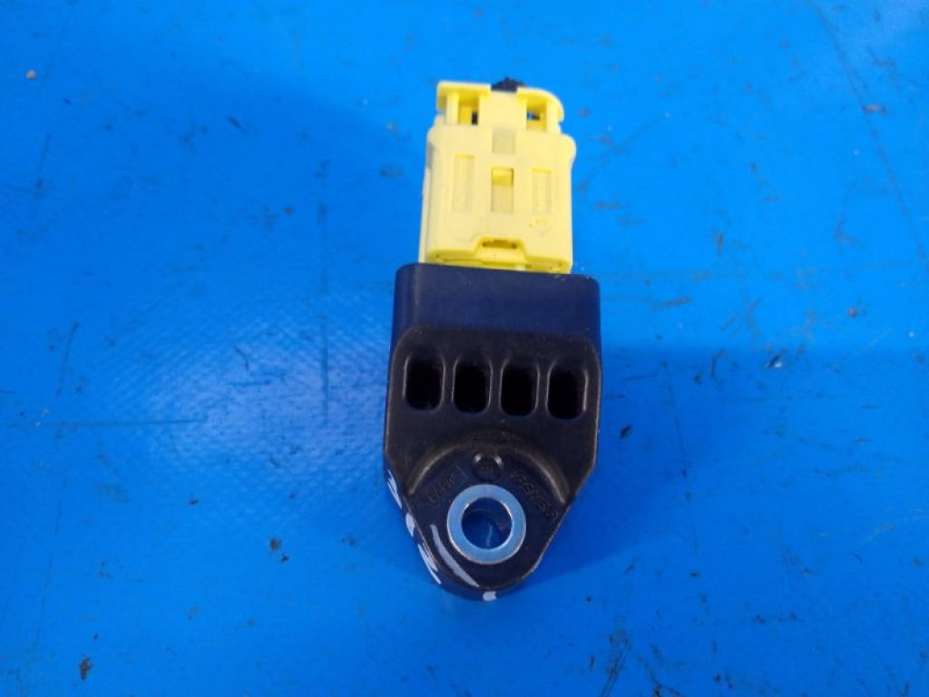 8983175010 | Датчик удару TOYOTA PRIUS - 30 09-17