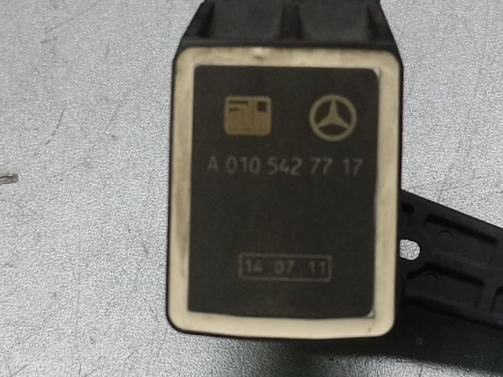 A 010 542 77 17 | Датчик положения кузова задн. прав. MERCEDES GL-CLASS X164 06-12 - Фото 4