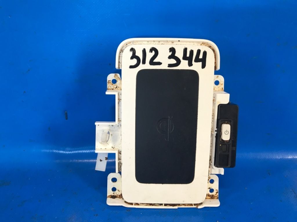 861C047010A0 | Блок электронный TOYOTA PRIUS 16-