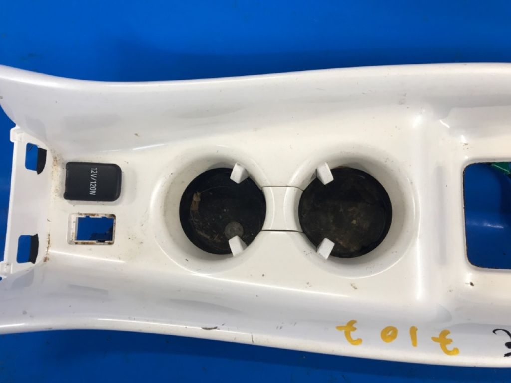 5880347011A0 | Підсклянник TOYOTA PRIUS 16-