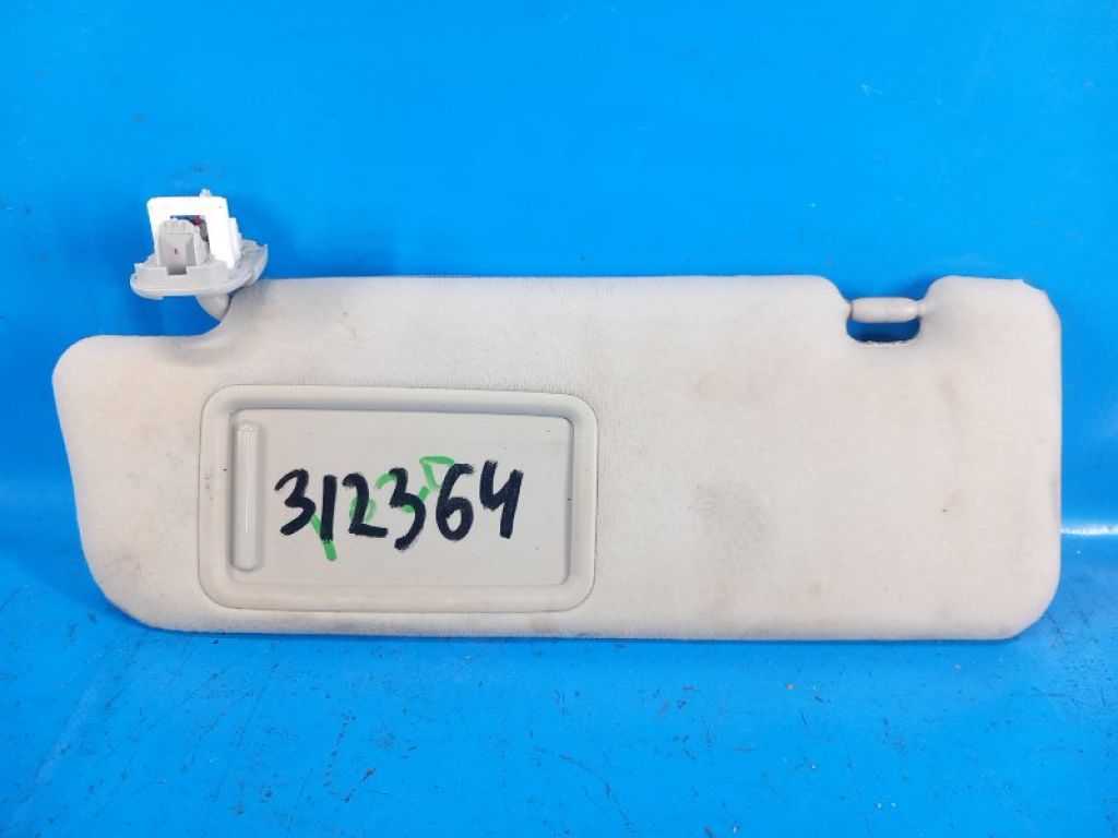 7432047200B0 | Козырек солнцезащитный лев. TOYOTA PRIUS - 30 09-17