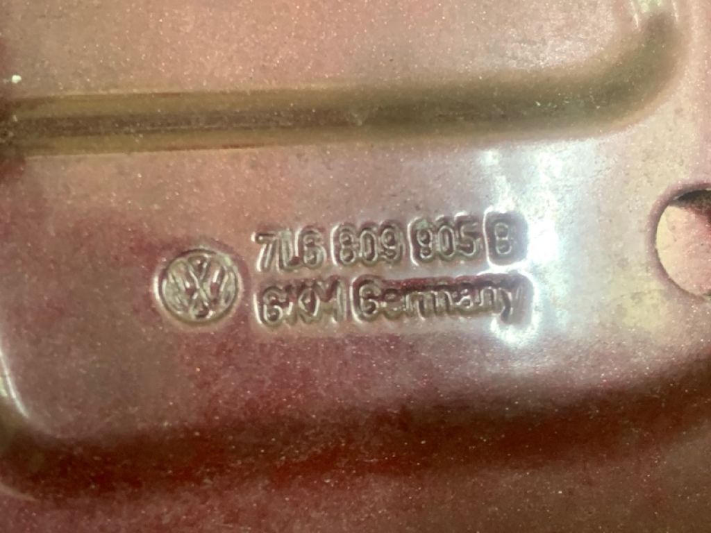 7L6 809 905 B | Лючок топливного бака VOLKSWAGEN TOUAREG 02-10 - Фото 3