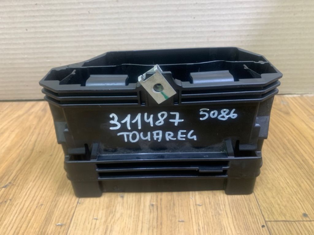 7L0 927 131 D | Кронштейн VOLKSWAGEN TOUAREG 02-10