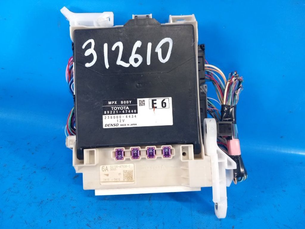 8922147440 | Блок комфорту TOYOTA PRIUS 16-