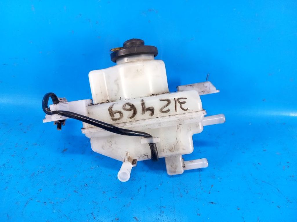 4722047080 | Бачок головного гальмівного циліндра TOYOTA PRIUS PLUS 11-14
