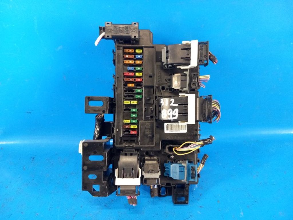 HR3T15604 | Блок предохранителей салон FORD MUSTANG 15-