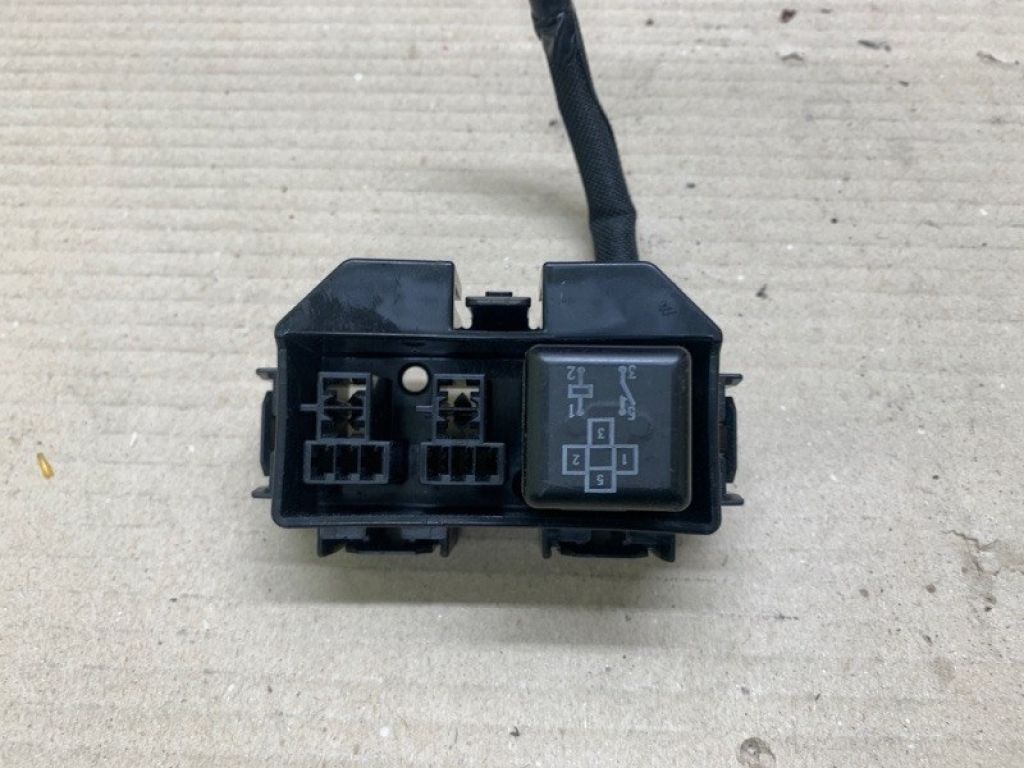 82602-48050 | реле LEXUS RX350/450 09-15
