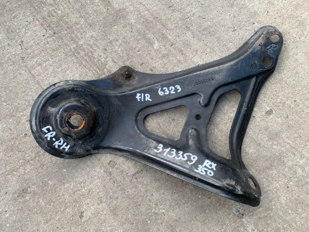 51035-0E010 | Крепление балки подвески передн. прав. LEXUS RX350/450 09-15