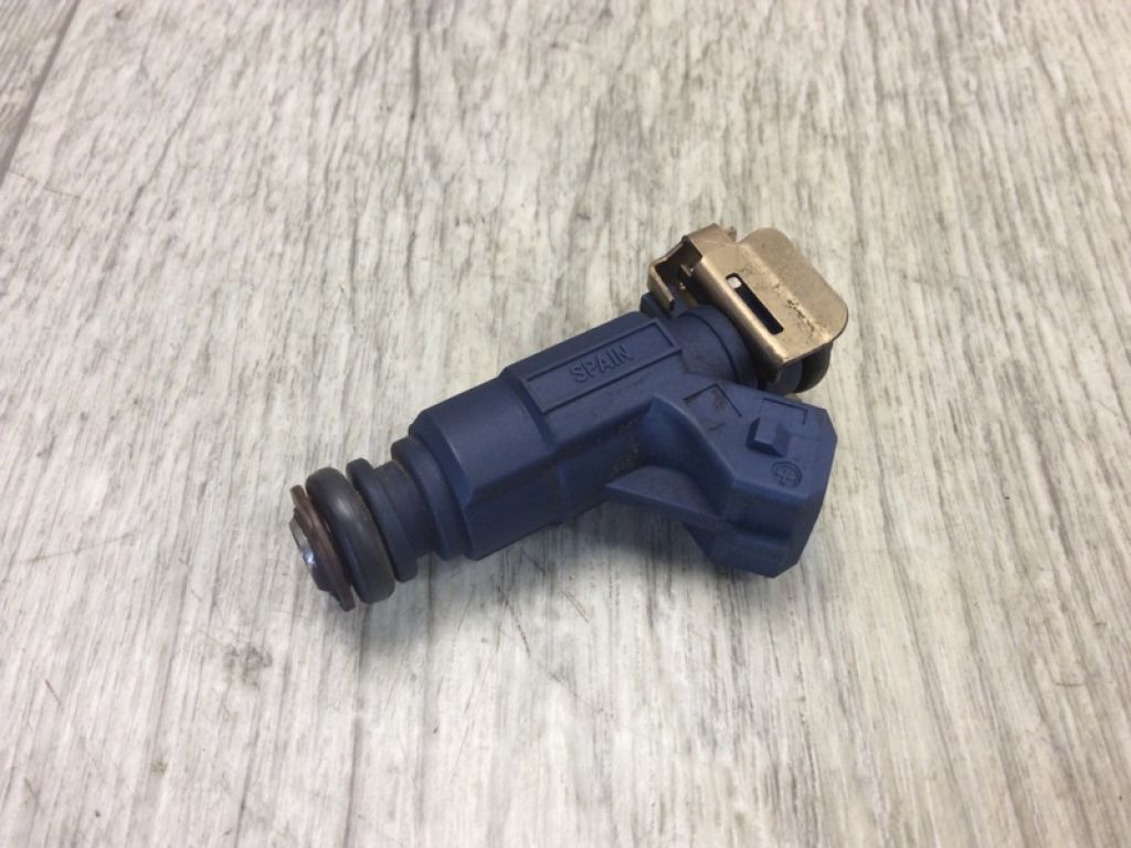 94860513000 | Форсунка топливная PORSCHE CAYENNE 02-07