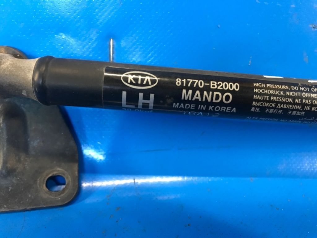 81770B2000 | Амортизатор кришки багажника лів. KIA SOUL PS 13-19 - Фото 3