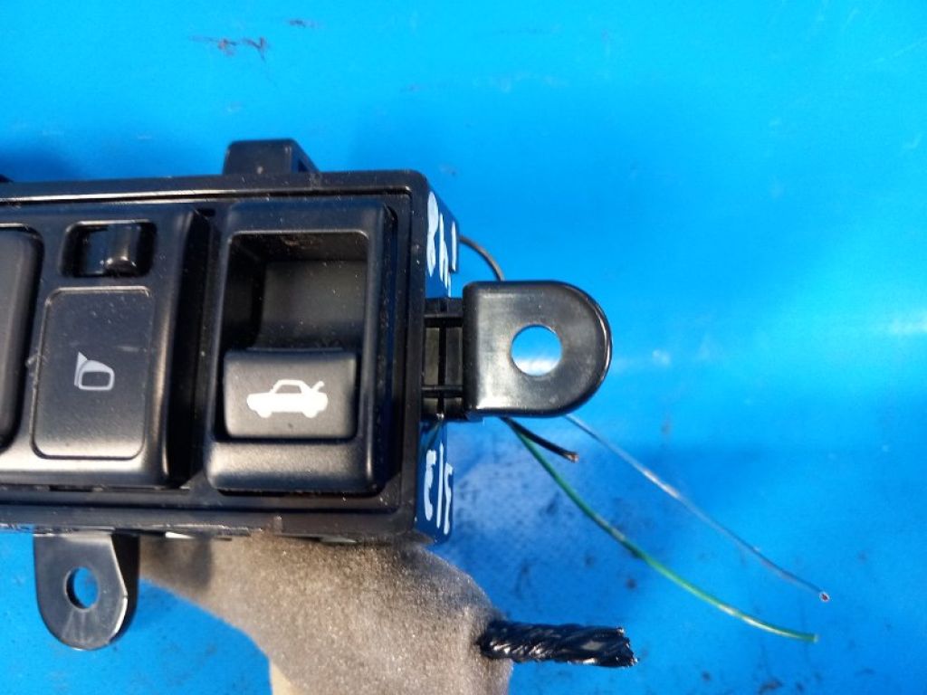 25380JF00A | Кнопка открывания багажника внутренняя NISSAN SENTRA B17 12-21