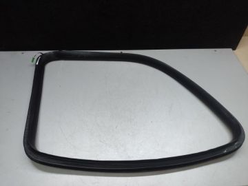 Уплотнитель кузова задн. прав. MERCEDES GL-CLASS X164 06-12