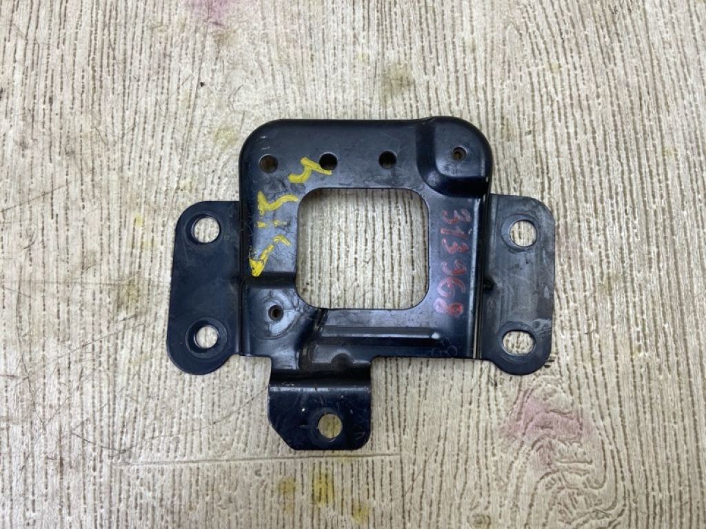 DG936K034AC | Кронштейн FORD FUSION 14-