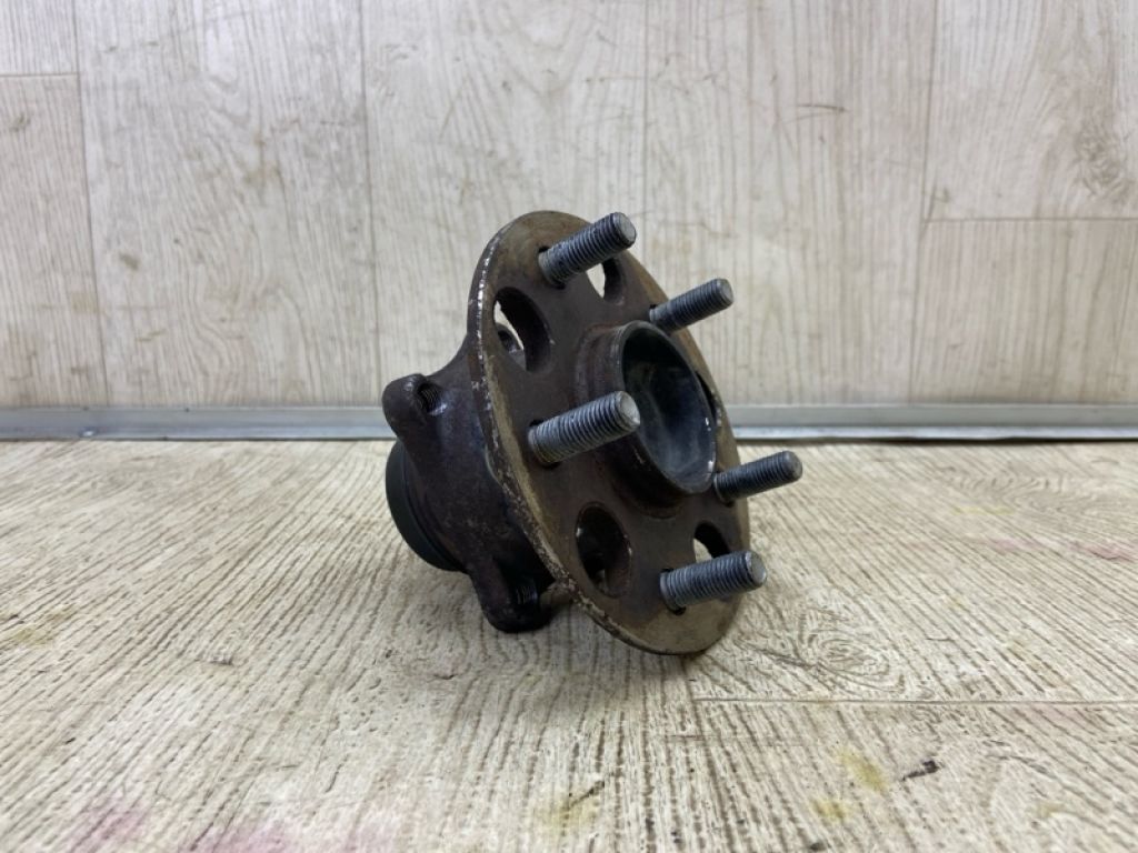 4245006090 | Ступица задн. лев. TOYOTA CAMRY 70 17-