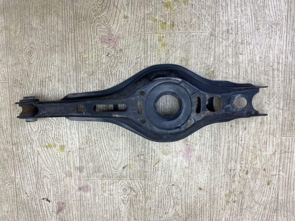 4873006120 | Важіль задньої підвіски поперечний TOYOTA CAMRY 70 17-