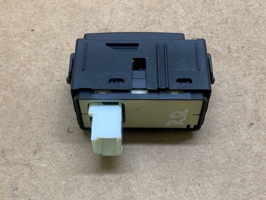 84810-0E020 | Кнопка стеклоподъемника задн. прав. LEXUS RX350/450 09-15 - Фото 2