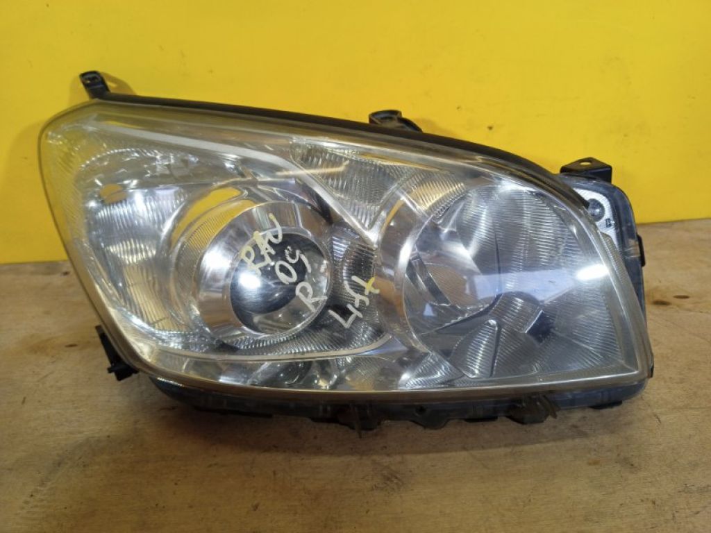 8113042430 | Фара прав. TOYOTA RAV4 05-12