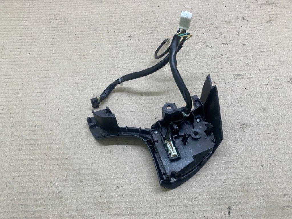 84250-0E060-C0 | Кнопки на руль лев. LEXUS RX350/450 09-15 - Фото 3