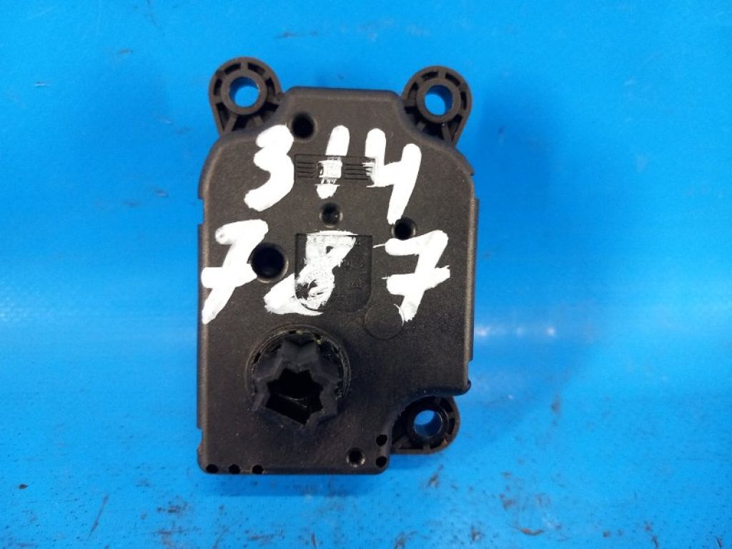 AV6N19E616AA | Моторчик заслінки пічки FORD FOCUS 10-18