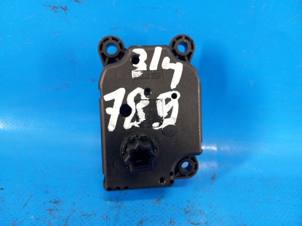 AV6N19E616AA | Моторчик заслонки печки FORD FOCUS 10-18