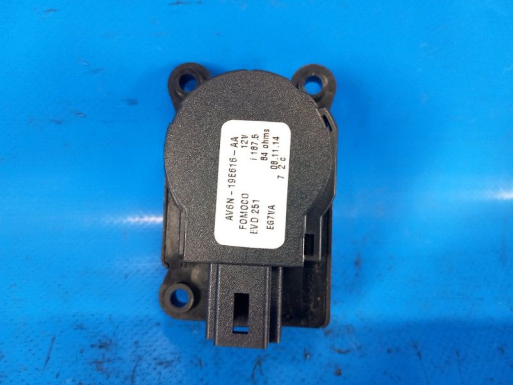 AV6N19E616AA | Моторчик заслонки печки FORD FOCUS 10-18 - Фото 2