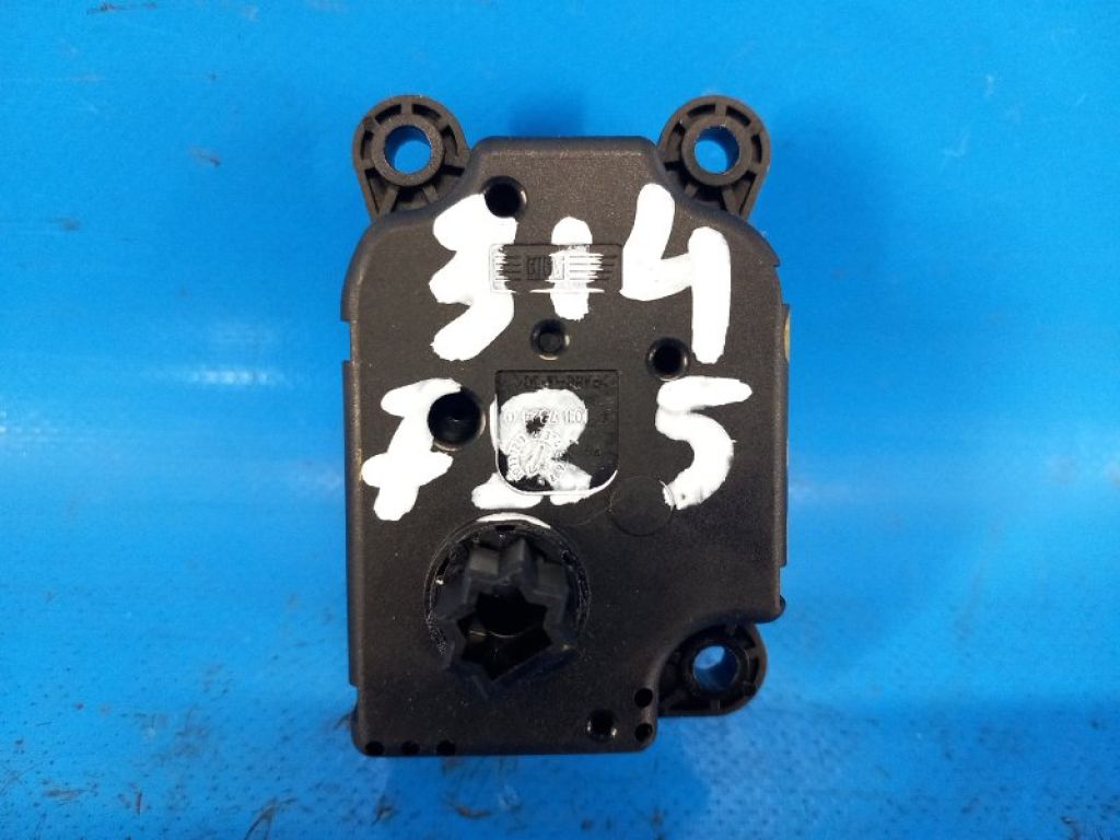 AV6N19E616AA | Моторчик заслонки печки FORD FOCUS 10-18