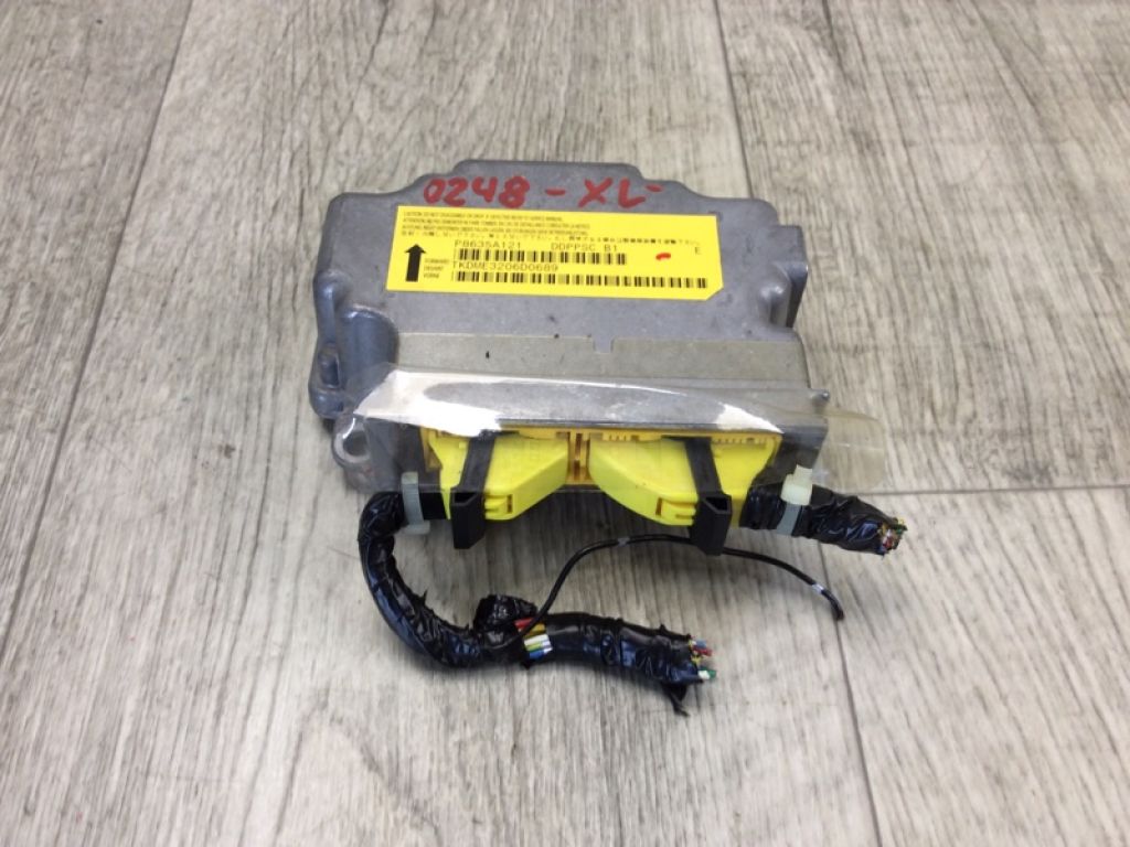 8635A121 | Блок керування AIRBAG MITSUBISHI OUTLANDER XL 05-13