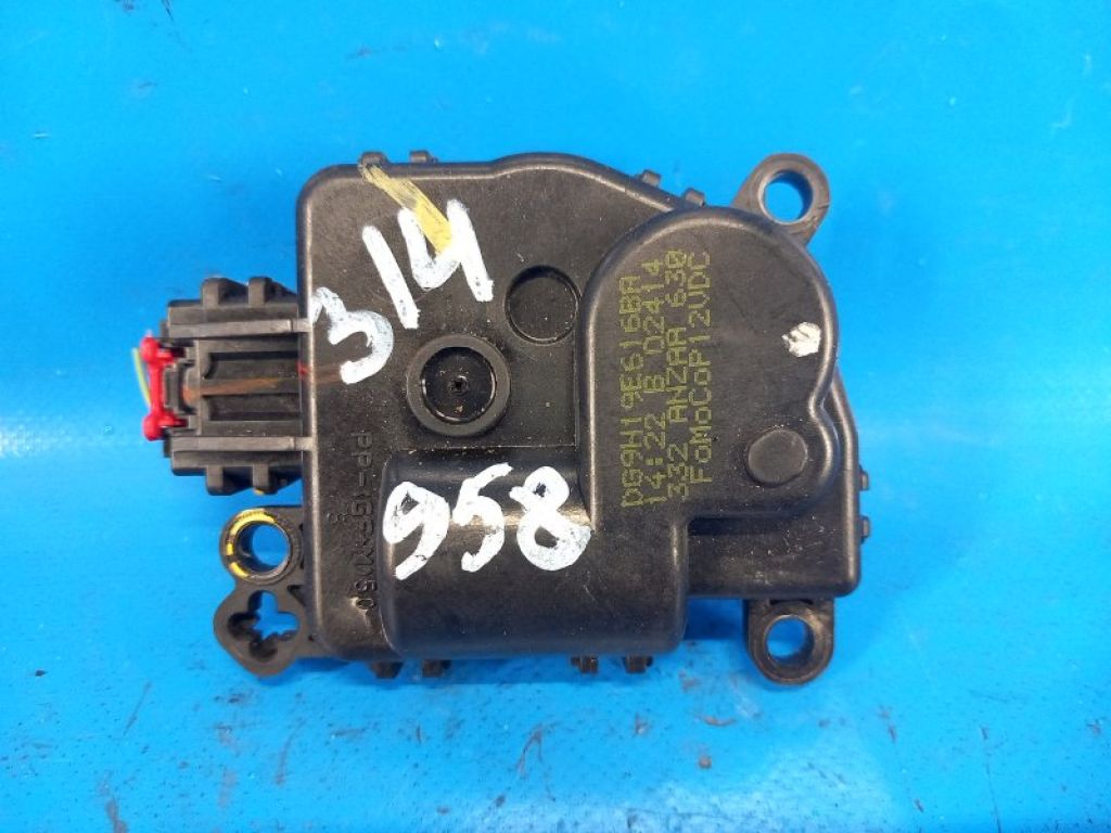 DG9H19E616BA | Моторчик заслонки печки FORD FUSION 14-