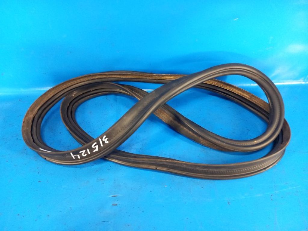 51 76 7 375 849 | Уплотнительная резинка двери багажника MINI COOPER (F56) 14-18