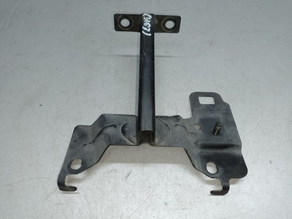 GS3L-52-15YA | Кронштейн замку капота MAZDA 6 GH 07-12