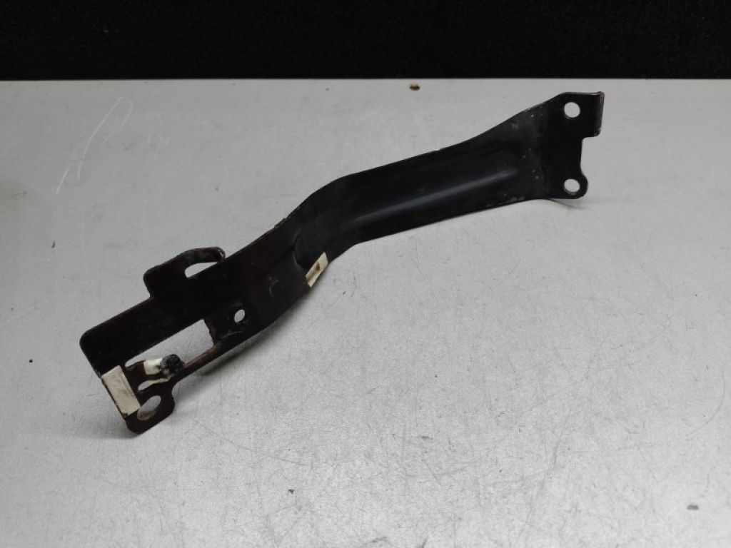 KB7W-52-B22A | Кронштейн заднего бампера прав. MAZDA CX-5 (KF) 16-21