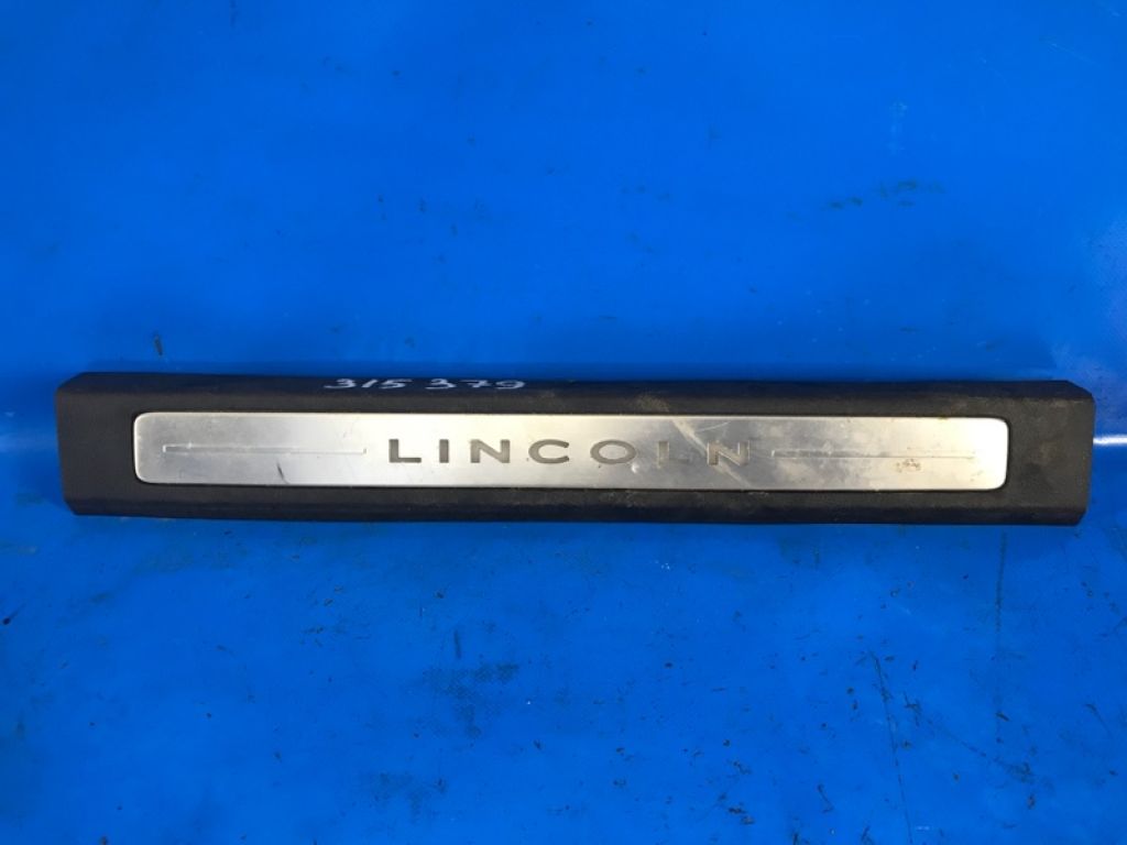 DP53F13201L | Накладка порога внутрішня лів. LINCOLN MKZ 13-20