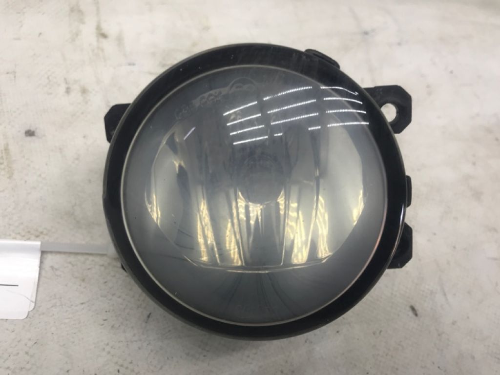 26150-3NB0A | Противотуманная фара NISSAN LEAF 10-17
