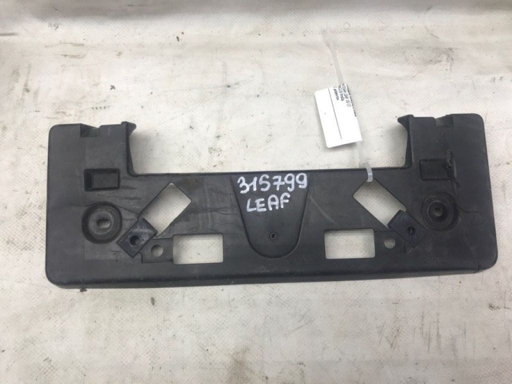 96210-3NA0A | Майданчик номерного знаку NISSAN LEAF 10-17