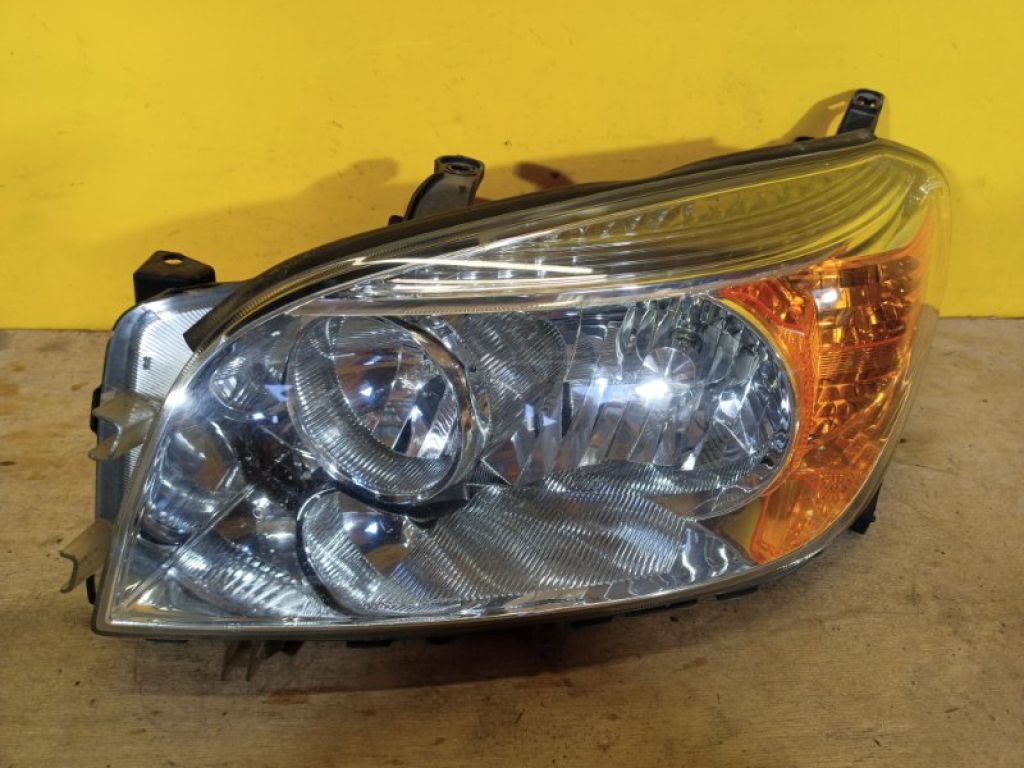8117042331 | Фара лів. TOYOTA RAV4 05-12