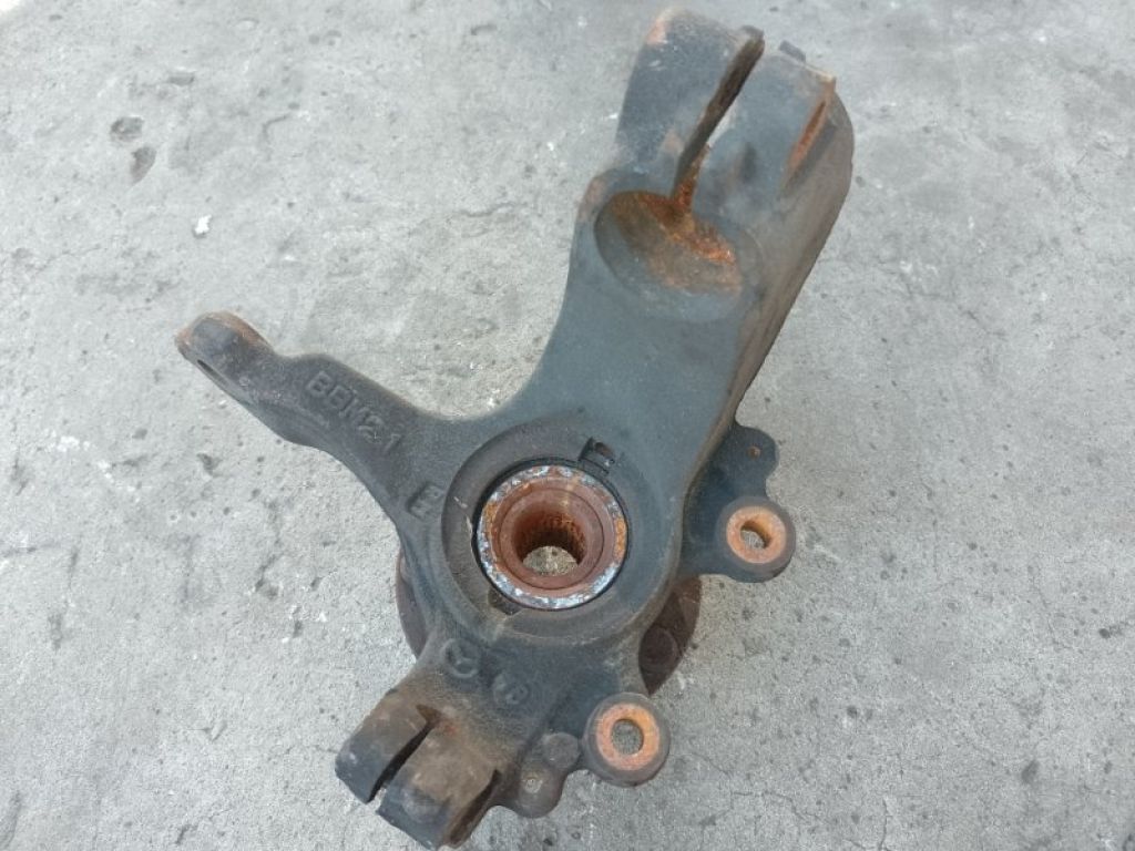 BBM2-33-031A | Кулак поворотний передн. лів. MAZDA 3 BL 09-13