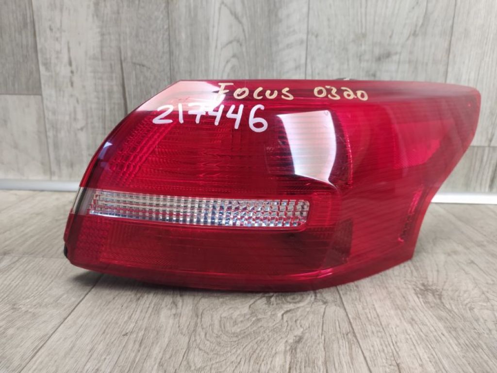 F1EZ-13404-B | Ліхтар зовнішній задн. прав. FORD FOCUS 10-18