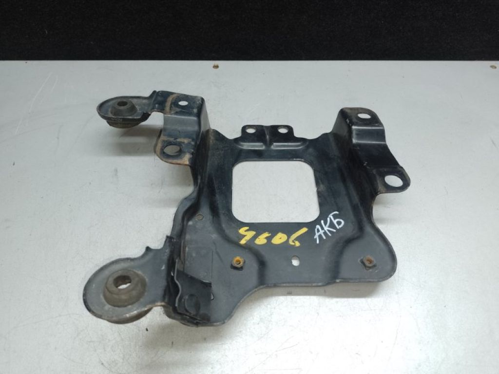 C270-56-03YA | Полка аккумулятора MAZDA 3 BL 09-13