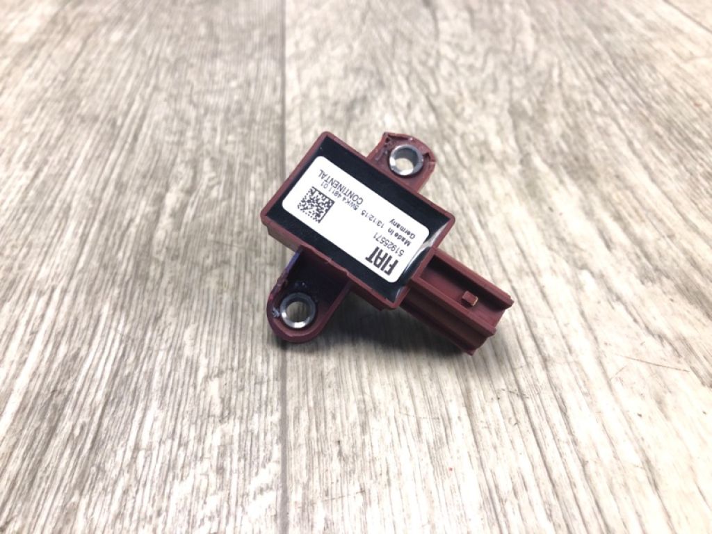 51925571 | Датчик удару передн. лів. FIAT 500L (330) 12-17