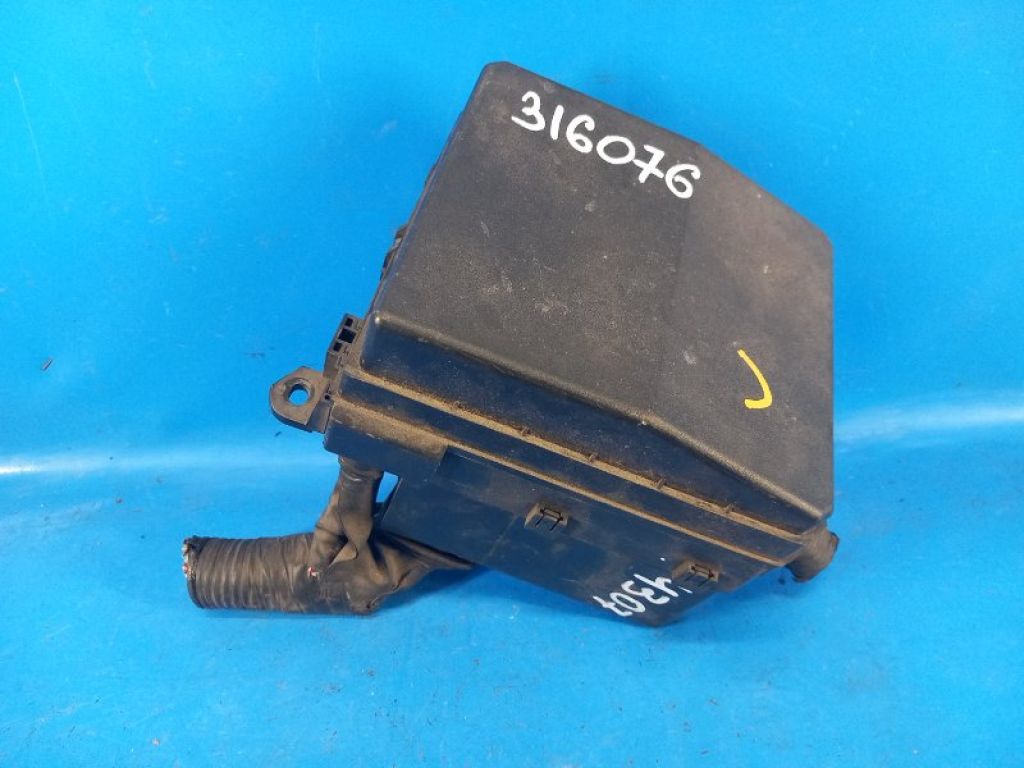 8565A012 | Блок предохранителей моторный отсек MITSUBISHI OUTLANDER XL 05-13