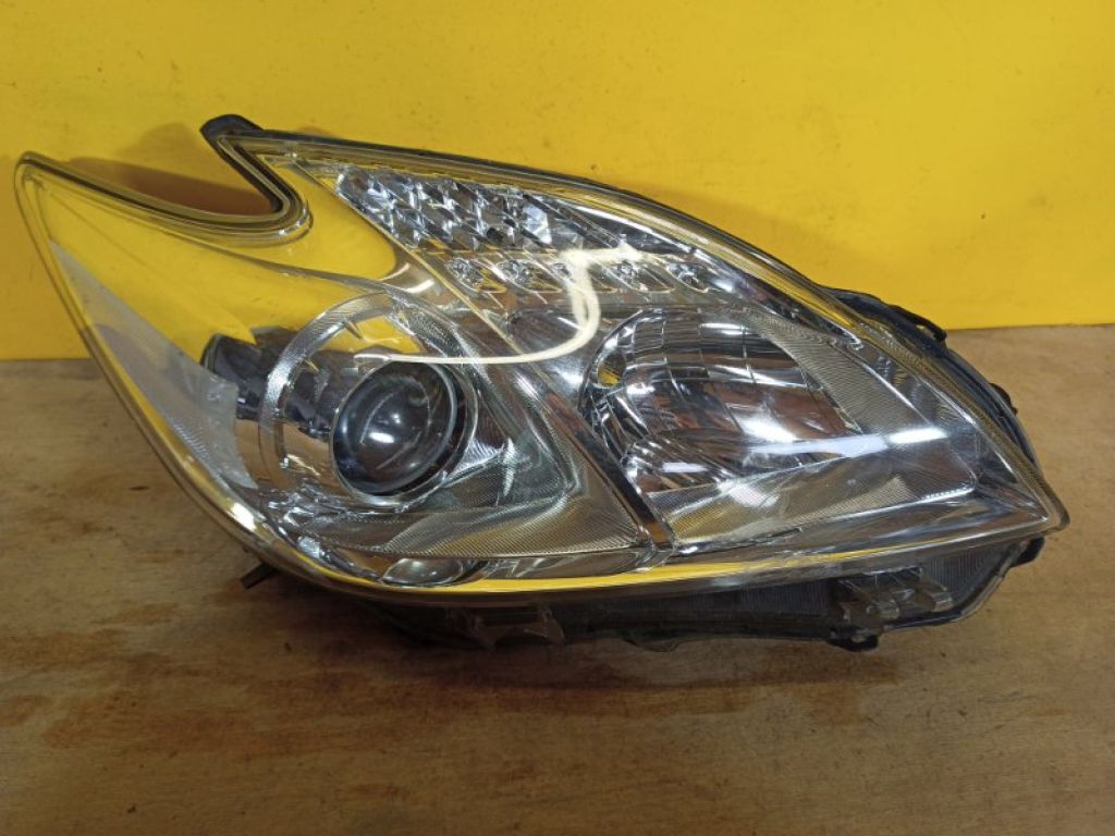 81130-47250 | Фара прав. TOYOTA PRIUS - 30 09-17